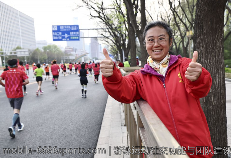 游泳运动社交功能与团队建设探讨